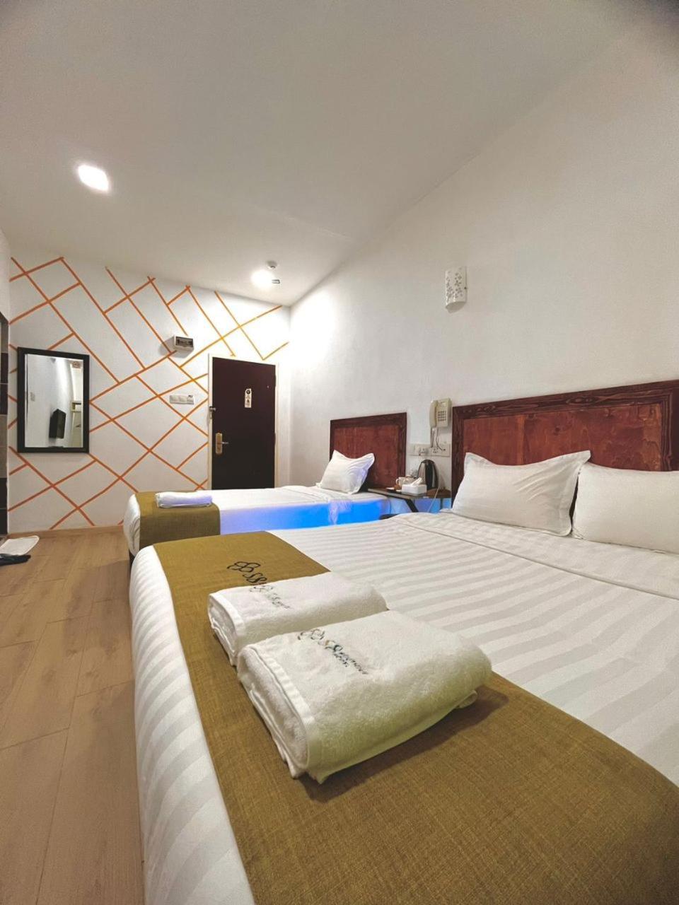 S8 Boutique Hotel Near Klia 1 & Klia 2 세팡 외부 사진