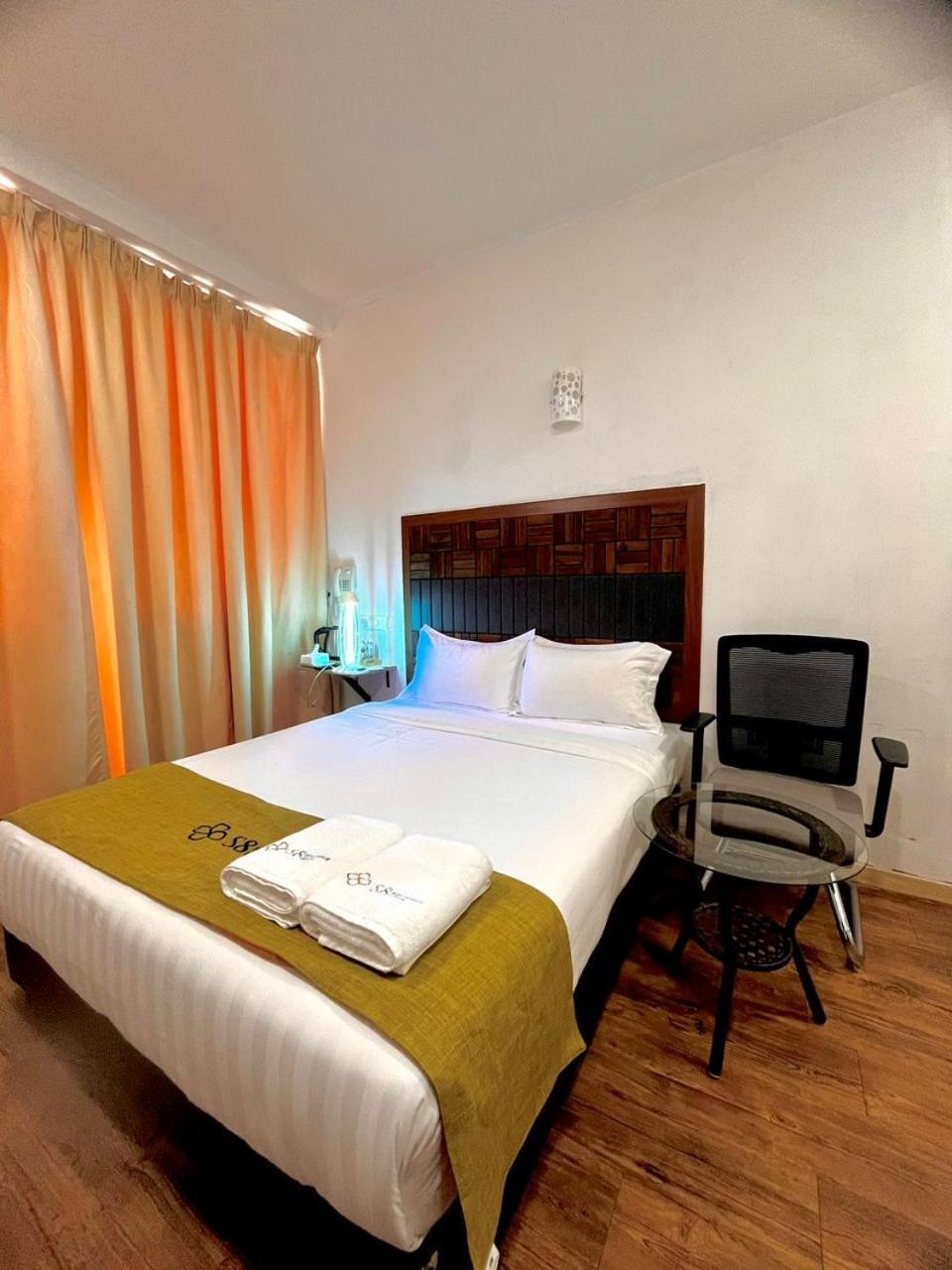 S8 Boutique Hotel Near Klia 1 & Klia 2 세팡 외부 사진